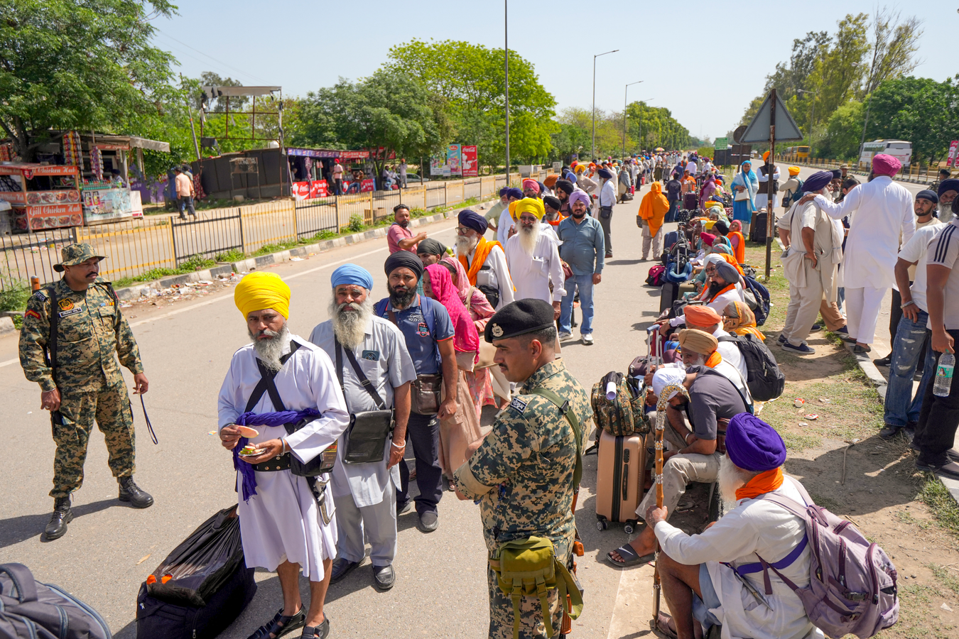 Pilgrims Depart for Pakistan to Celebrate Baisakhi.webp