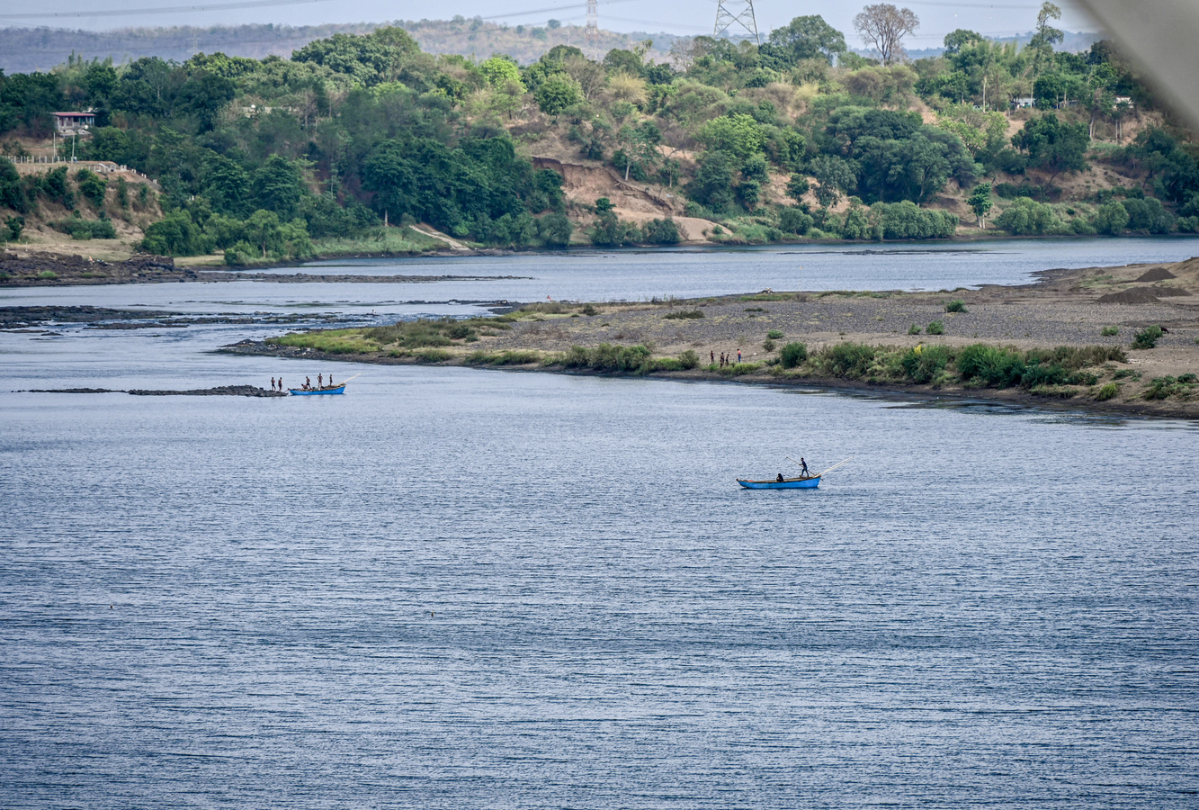 Pilgrims Rescued After Boat Capsizes in Narmada River.webp