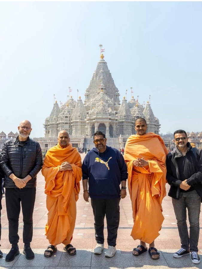 Shankar-Ehsaan-Loy Visit Swaminarayan Temple for Blessing.webp Shankar-Ehsaan-Loy Visit Swaminarayan Temple for Blessing.webp