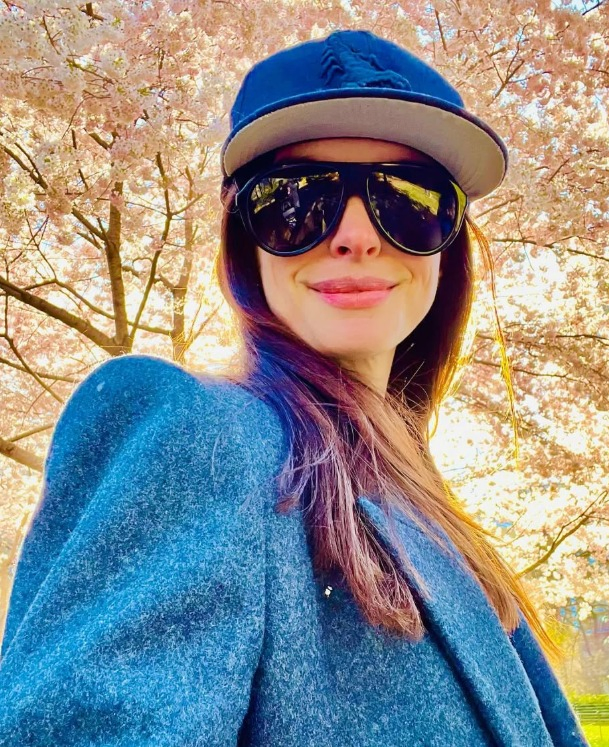 Anne Hathaway Draws Inspiration from Taylor Swift's 'Reputation' for Role.webp