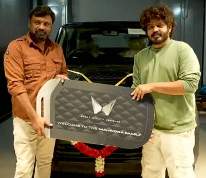 Film Director Vignesh Karthick Honored by 'Hotspot 2 Much' Producers.webp