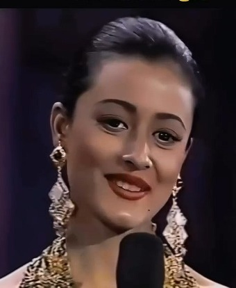 Beauty Queens Pay Homage: Priyanka Chopra Shares Namrata Shirodkar’s Miss Universe Video.webp