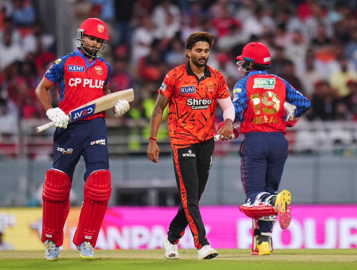 Shreyas Iyer Leads PBKS to Six-Wicket Victory Over SRH.webp