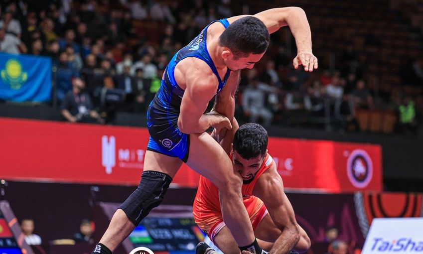 India's Sujeet and Abhimanyou Win Gold at Asian Wrestling Championships.webp