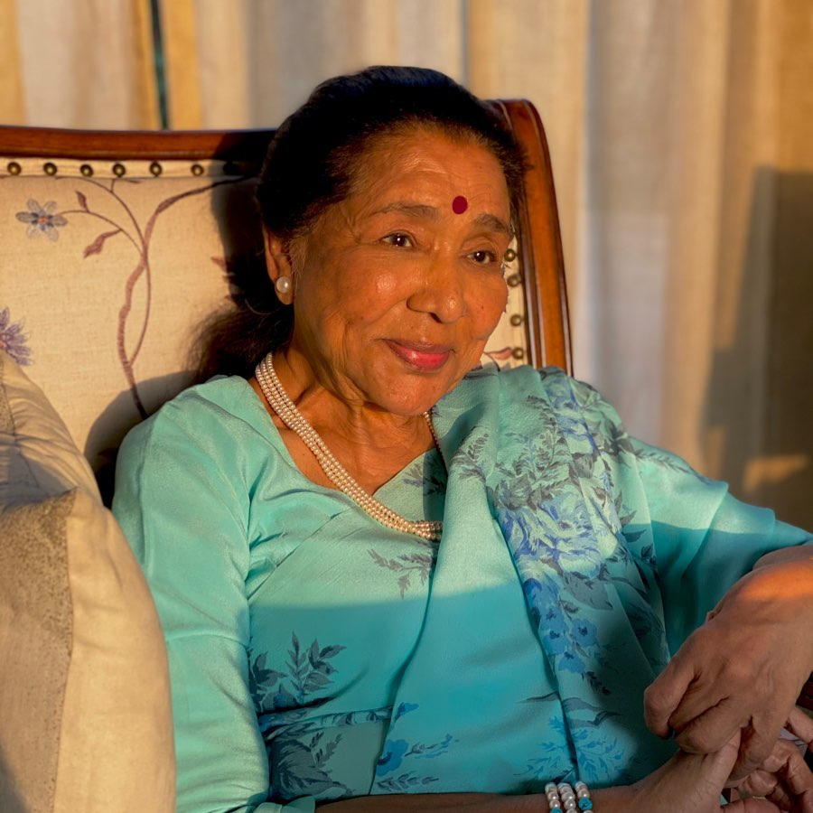 Update on Asha Bhosle's Health Following Cardiac Arrest.webp