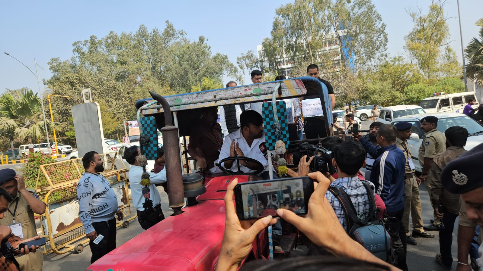 Gujarat Assembly Protest: MLA Criticizes Urban-Rural Funding Allocation.webp