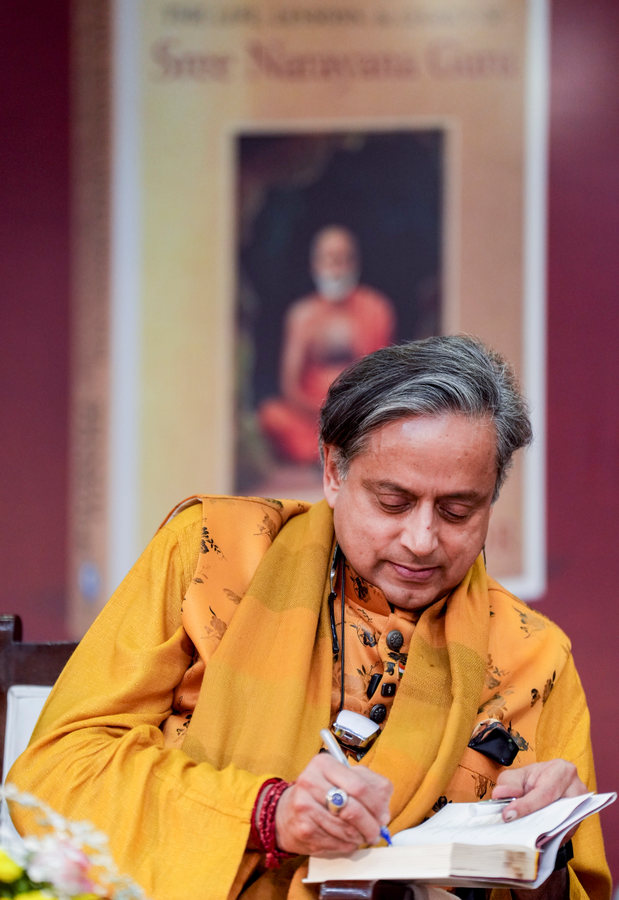 Book Celebrates Sree Narayan Guru's Legacy of Social Reform.webp