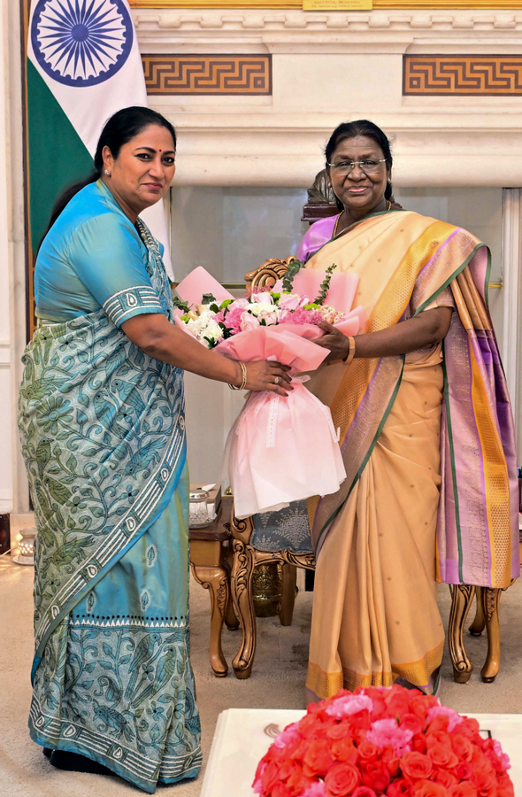 Delhi CM Praises President Murmu's Commitment.webp Delhi CM Praises President Murmu's Commitment.webp