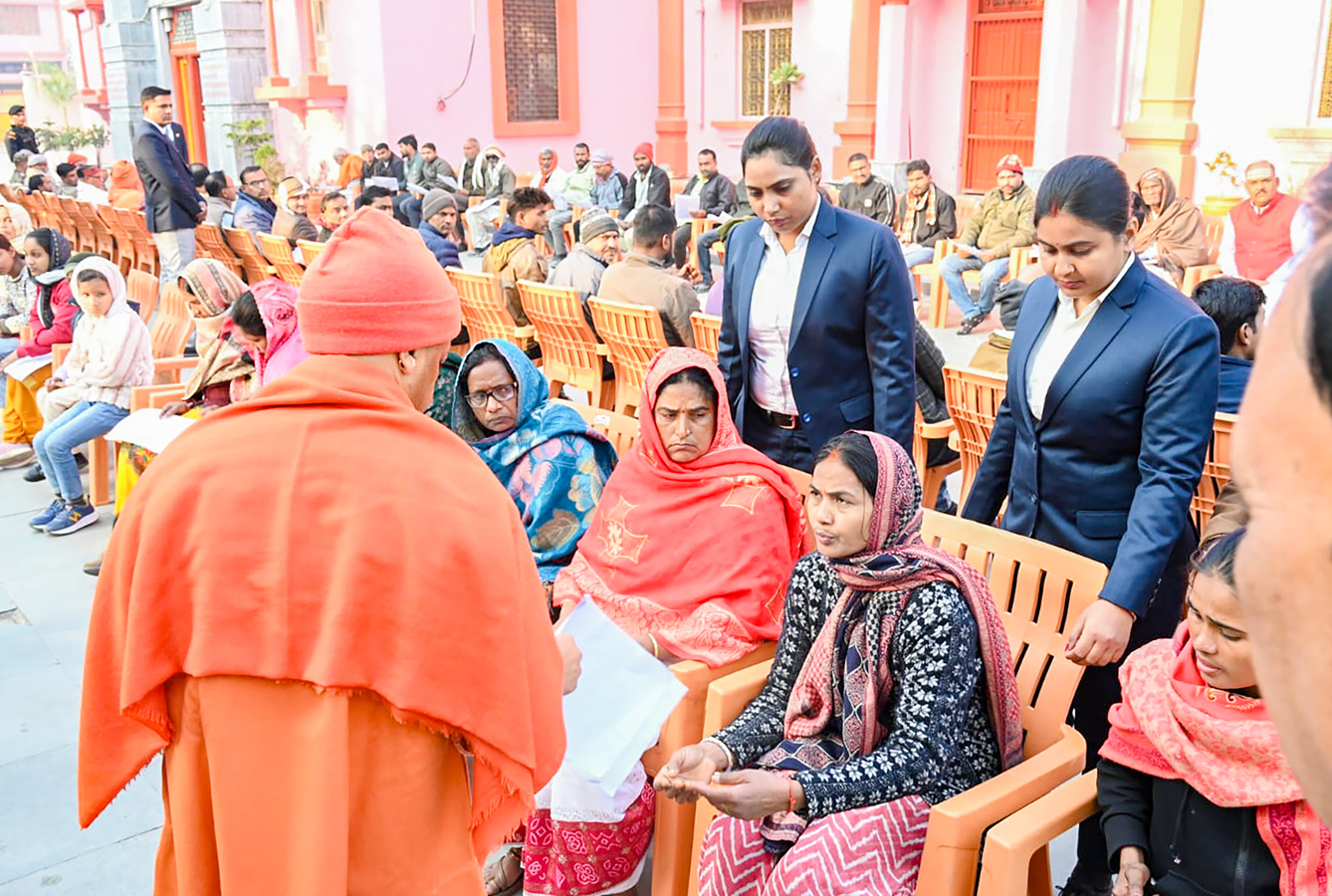 Gorakhpur: CM Urges Fair Investigations and Prompt Grievance Redressal.webp Gorakhpur: CM Urges Fair Investigations and Prompt Grievance Redressal.webp