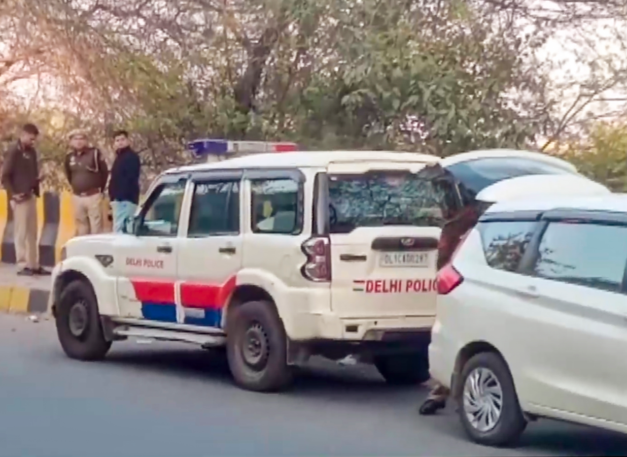 Delhi Police Reconstruct Crime Scene in Loni Following Peeragarhi Murder.webp