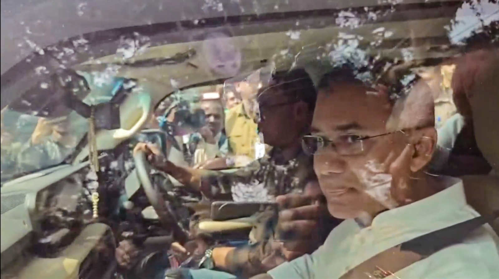 Modi Extends Congratulatory Wishes to Rahman Amidst Bangladesh Invitation.webp