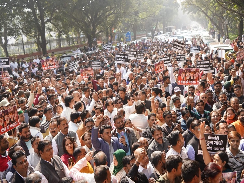 Delhi BJP Protests Congress Office, Demands Gandhi's Apology.webp