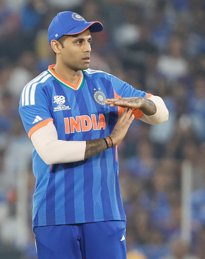 Cricket Stars: Mitchell, Root, and Yadav Vie for January's ICC Player of the Month.webp