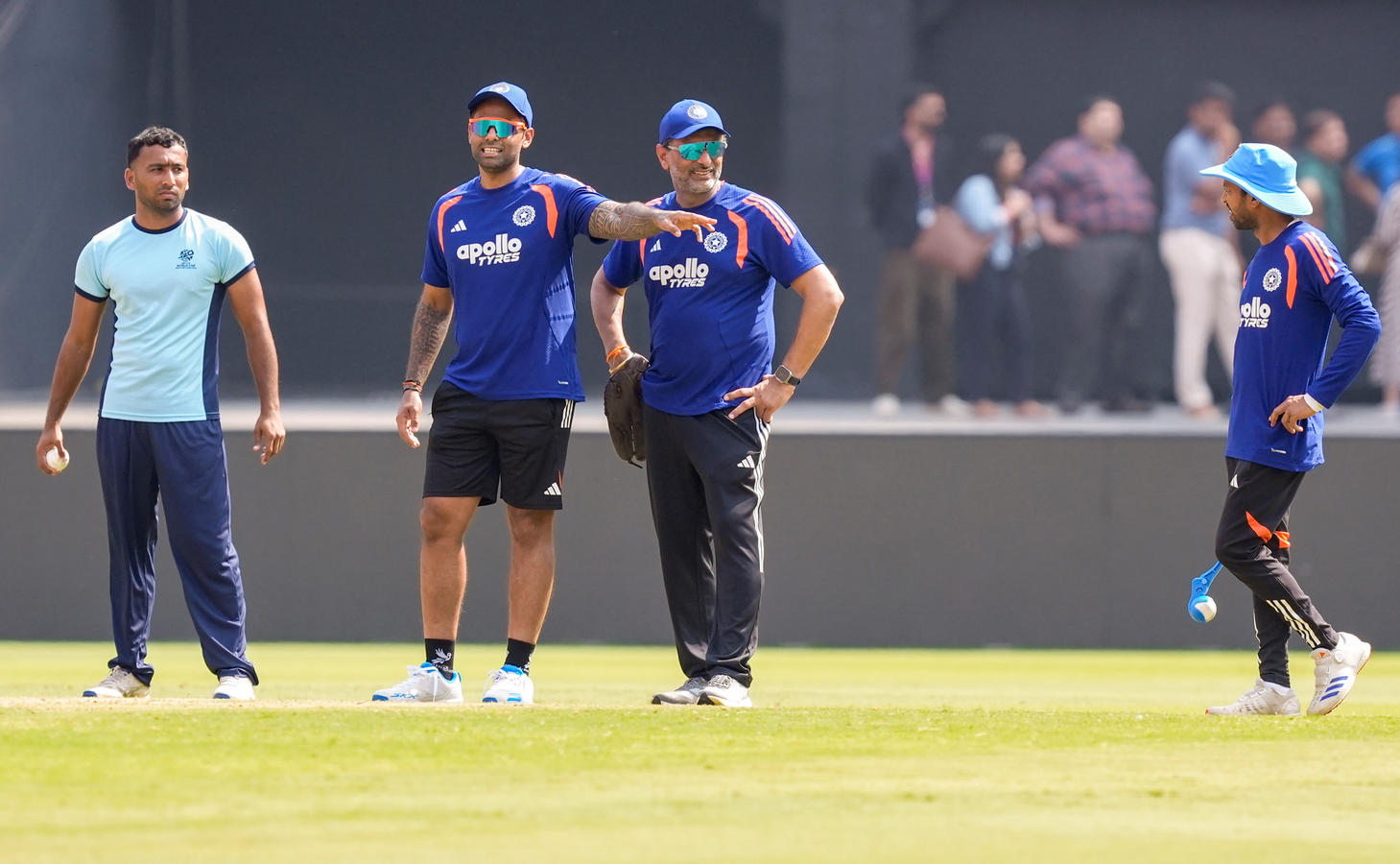 Team Approach: Suryakumar Yadav Focuses on Abhishek Sharma's Natural Game.webp