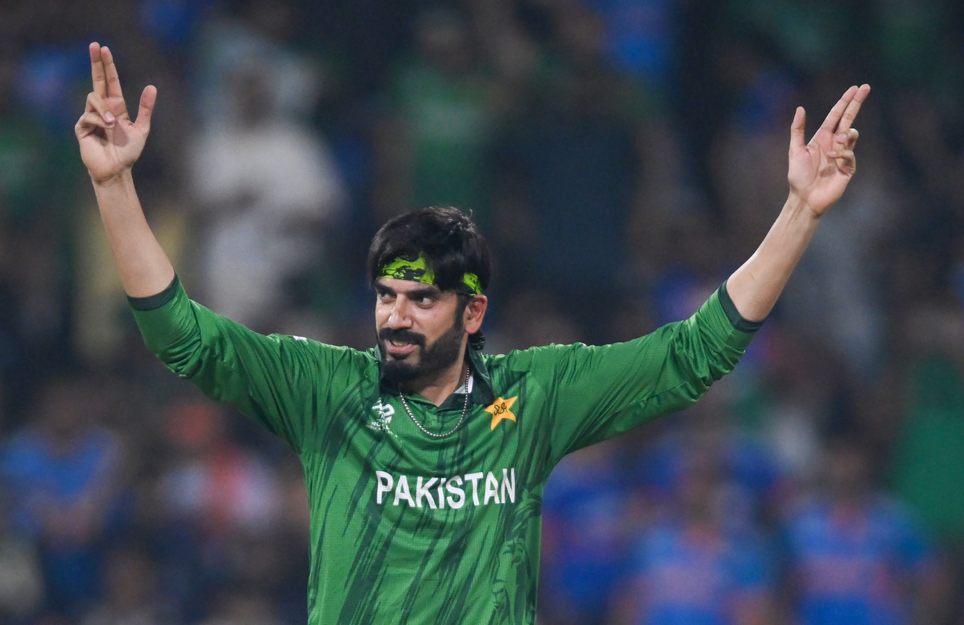 Usman Tariq's Unique Bowling Technique Gains Praise.webp