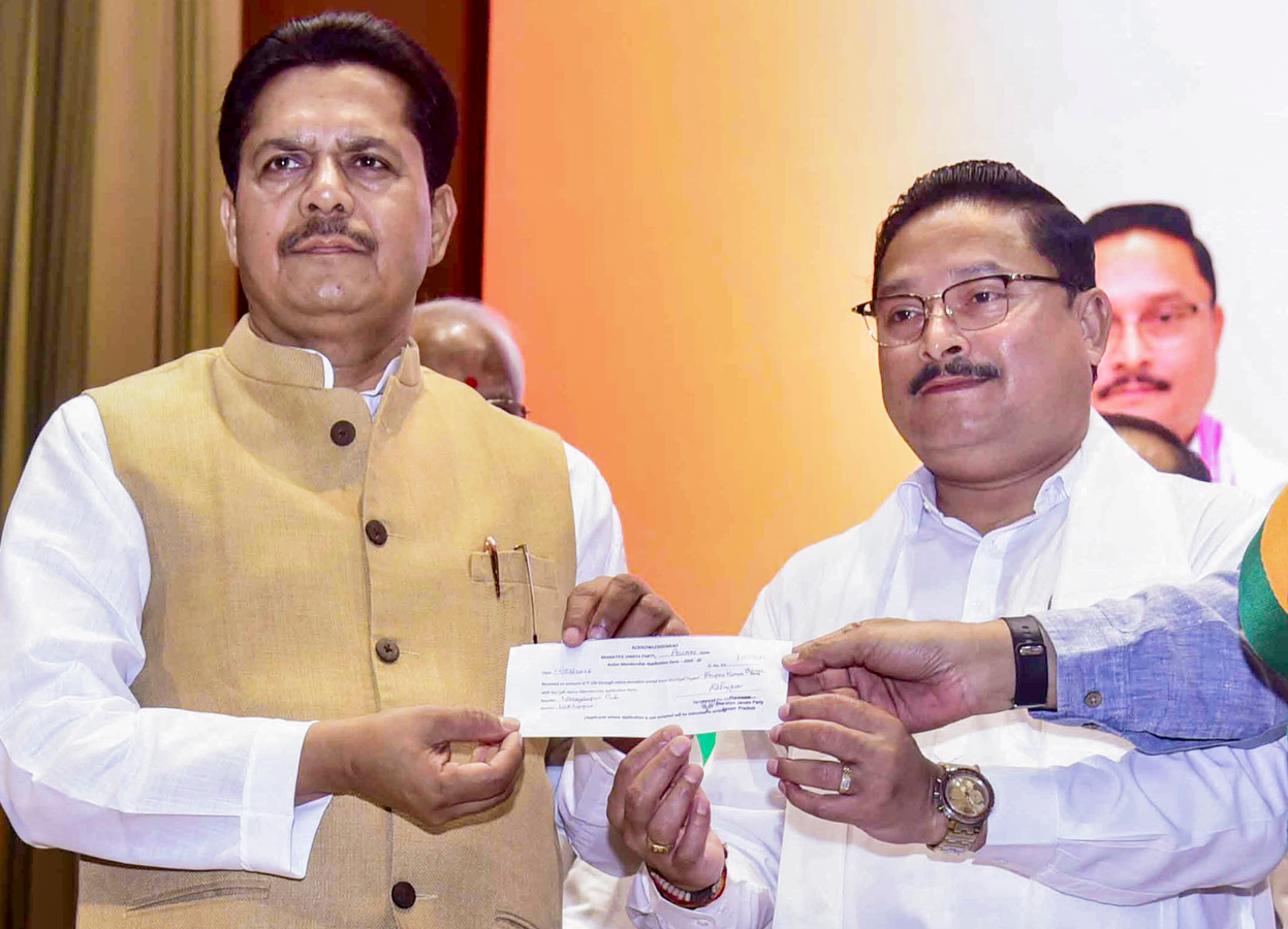 Himanta Biswa Sarma Welcomes Bhupen Borah to BJP's State Executive Committee.webp