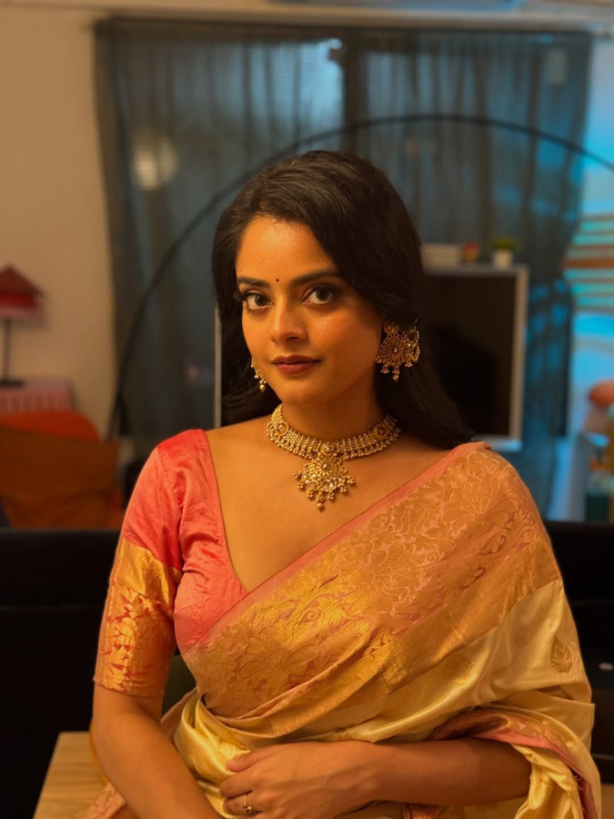 Actress Riddhi Kumar Expresses Desire to Play Rekha.webp Actress Riddhi Kumar Expresses Desire to Play Rekha.webp