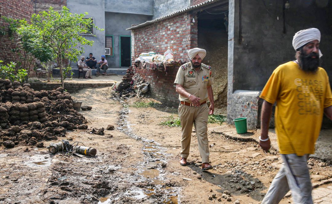 Explosion-like sounds trigger market closures in Pathankot; air sirens blare across Punjab districts