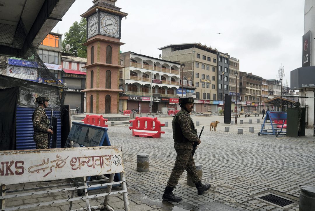 Thousands Flee Kashmir Border Villages Amid Intense Pakistani Shelling