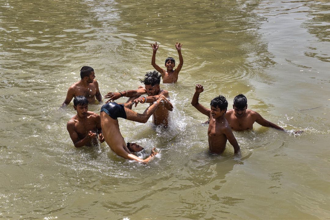 Uttar Pradesh Government Issues Heatwave Advisory as Mercury Soars Past 45°C